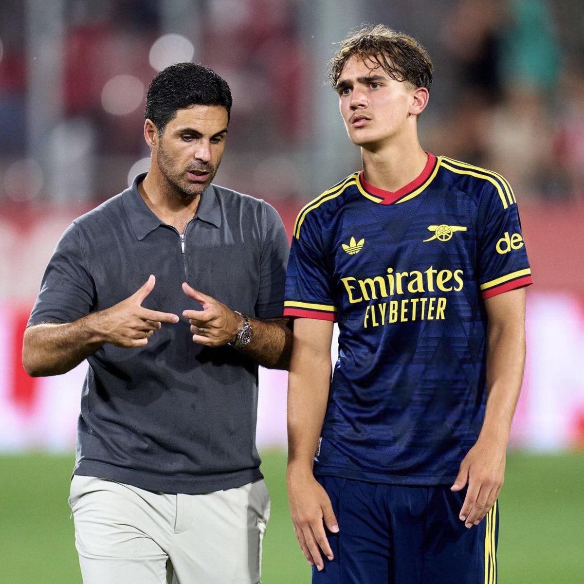 IDGoonerscom's tweet photo. Via @sr_collings, Arteta sangat terkesan dengan apa yang ditawarkan Max Dowman dan melihatnya mampu mengatasi tekanan, tetapi ia menginginkan konsistensi yang lebih baik darinya.

Klub telah berupaya meningkatkan perkembangan fisiknya selama musim panas, sambil terus berhati-hati mengatur menit bermainnya karena ia baru akan berusia 17 tahun pada bulan Desember.

Arsenal menganggapnya sebagai salah satu bintang masa depan yang paling bersinar, dan ia dipandang sebagai talenta yang mampu membuat perbedaan dalam serangan tim.