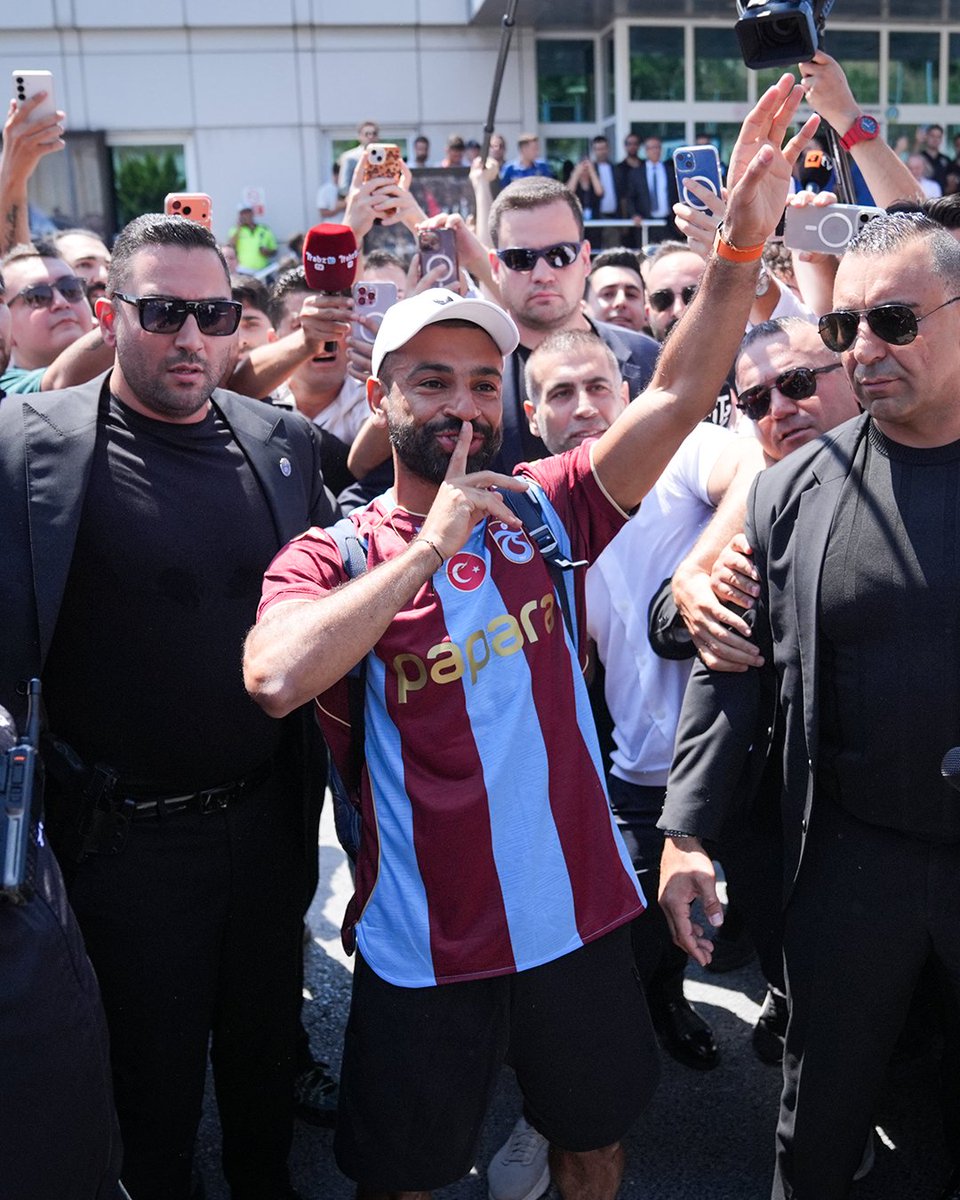 brfootball's tweet photo. Mo Salah arrives in Istanbul ahead of his move to Trabzonspor 🇹🇷 https://t.co/nNbUK6W0OQ