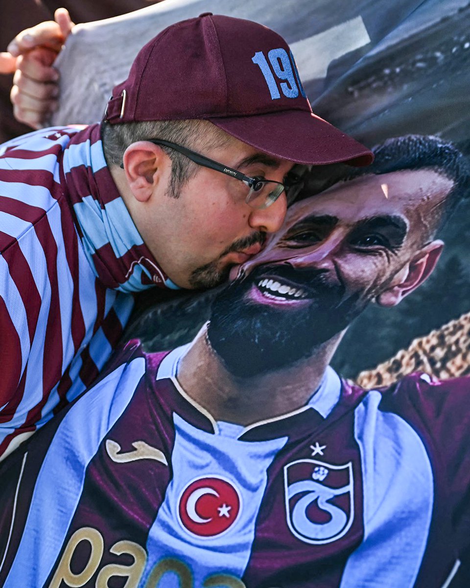 brfootball's tweet photo. Mo Salah arrives in Istanbul ahead of his move to Trabzonspor 🇹🇷 https://t.co/nNbUK6W0OQ