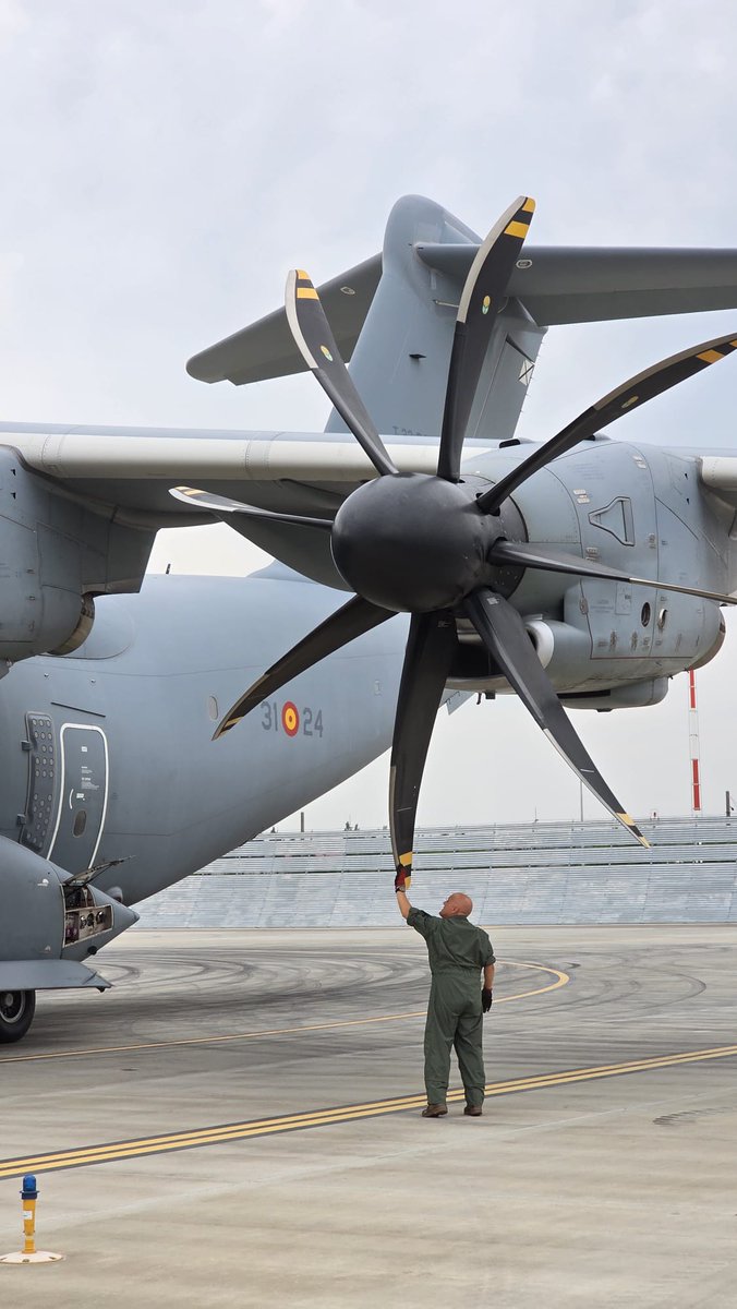 EMADmde's tweet photo. ✈️Los aviones de combate del Destacamento Aéreo Táctico ‘Paznic’ 🇪🇸, desplegados en Rumanía, pueden operar en espacio aéreo búlgaro.
🇪🇸🇷🇴🇧🇬 El acuerdo trilateral, firmado entre España, Bulgaria y Rumanía, permite el cruce de fronteras en las interceptaciones de defensa aérea para reforzar la disuasión, proteger la integridad del espacio aéreo y contribuir a la estabilidad.
🎯Es la primera vez que se firma un acuerdo de este tipo en el seno de la Alianza