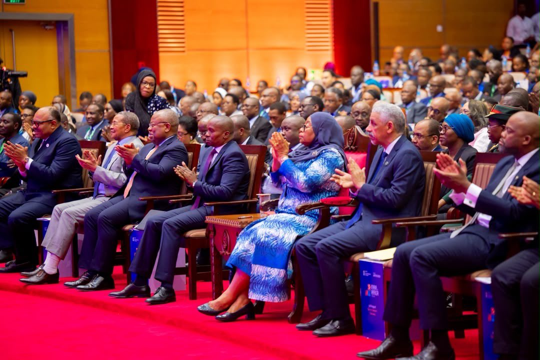 ikulumawasliano's tweet photo. Rais wa Jamhuri ya Muungano wa Tanzania, Mheshimiwa Dkt. Samia Suluhu Hassan akiwa na viongozi mbalimbali kwenye Mkutano Mkuu wa Wanahisa wa Africa50 na Jukwaa la Miundombinu Afrika katika Kituo cha Mikutano cha Kimataifa cha Julius Nyerere (JNICC) Jijini Dar es Salaam, tarehe 05 Agosti, 2026.