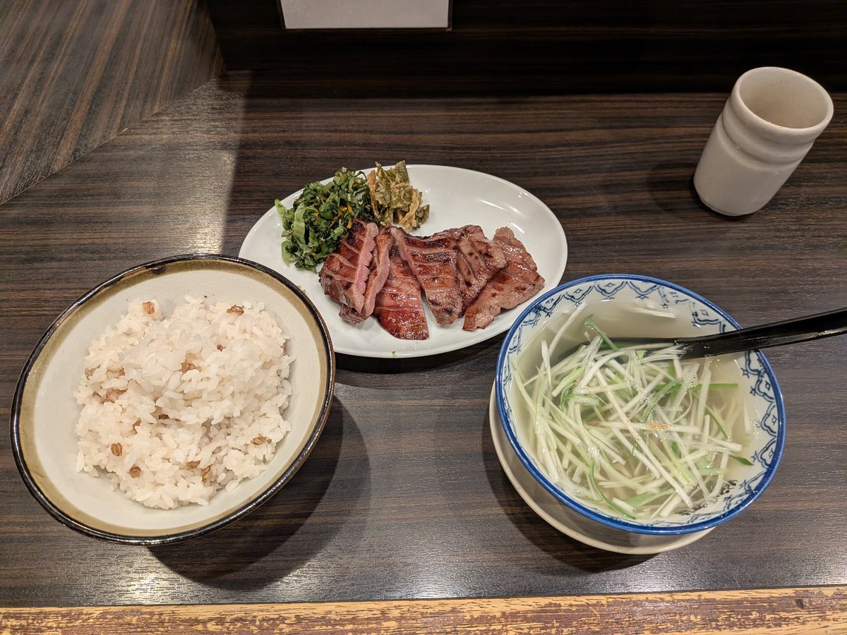 Gyojin03's tweet photo. 仙台と言えば牛タンだよなぁ！美味！ https://t.co/UZy7SfmPfo