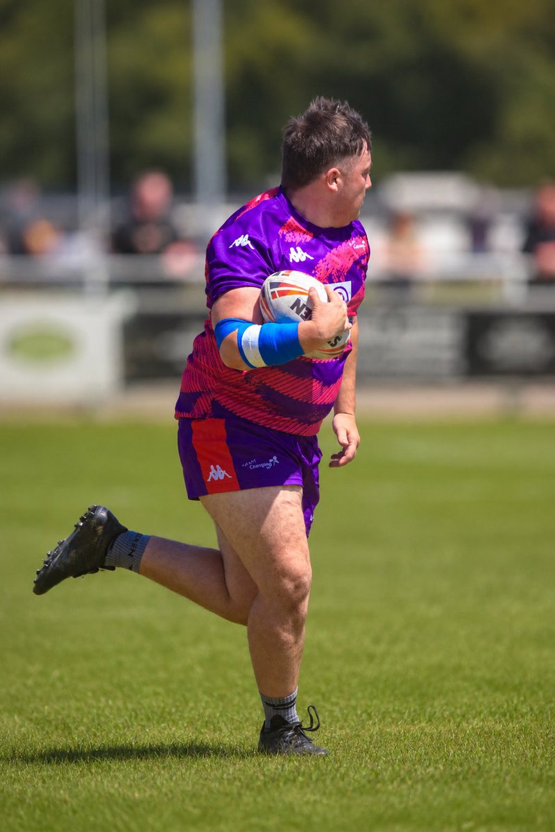 TeamColostomyUK's tweet photo. Picking up the pace 💨 

Elliot Womersley 

#upthepurps💜 
#rugbyleague
#stomaaware https://t.co/JzH5OlgeaE