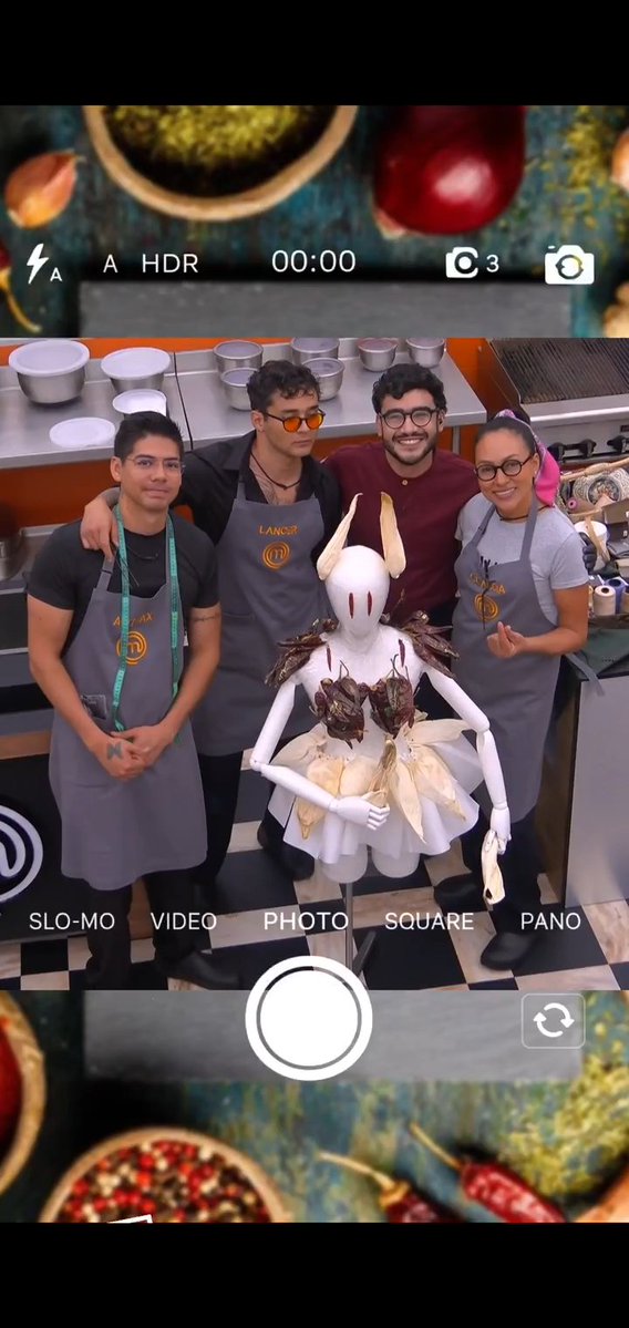 odaliscaroquera's tweet photo. Que #Alguien #explique aquí el #Turbio #Lancer #pido una #Camara a la #Turbia #Produccion al que https://t.co/gUk3ZSKhxM #Final en la #Foto #No #Sonrie en la #Grupal no #Voltea a la #Camara .....que lo #entiene al #Volstil #Lancer o #Bruno #Bautista https://t.co/ifSY4M11N9