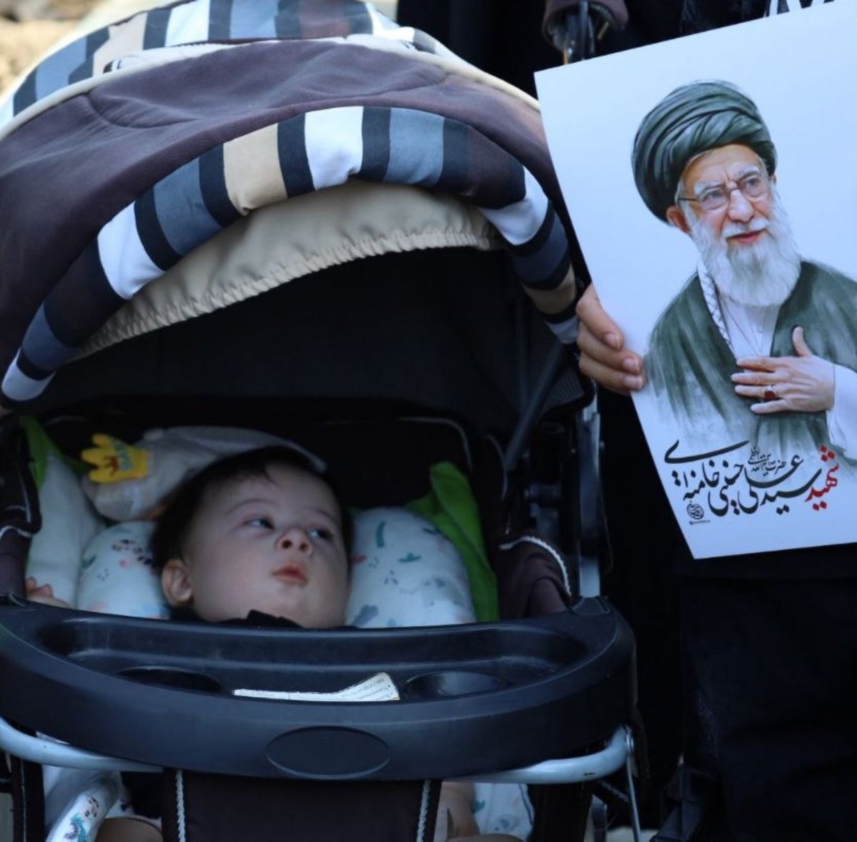 myctafamay84's tweet photo. بچه‌هامون فدای بچه‌های حسین (ع)

#جاماندگان_اربعین https://t.co/F0m8CfblEl
