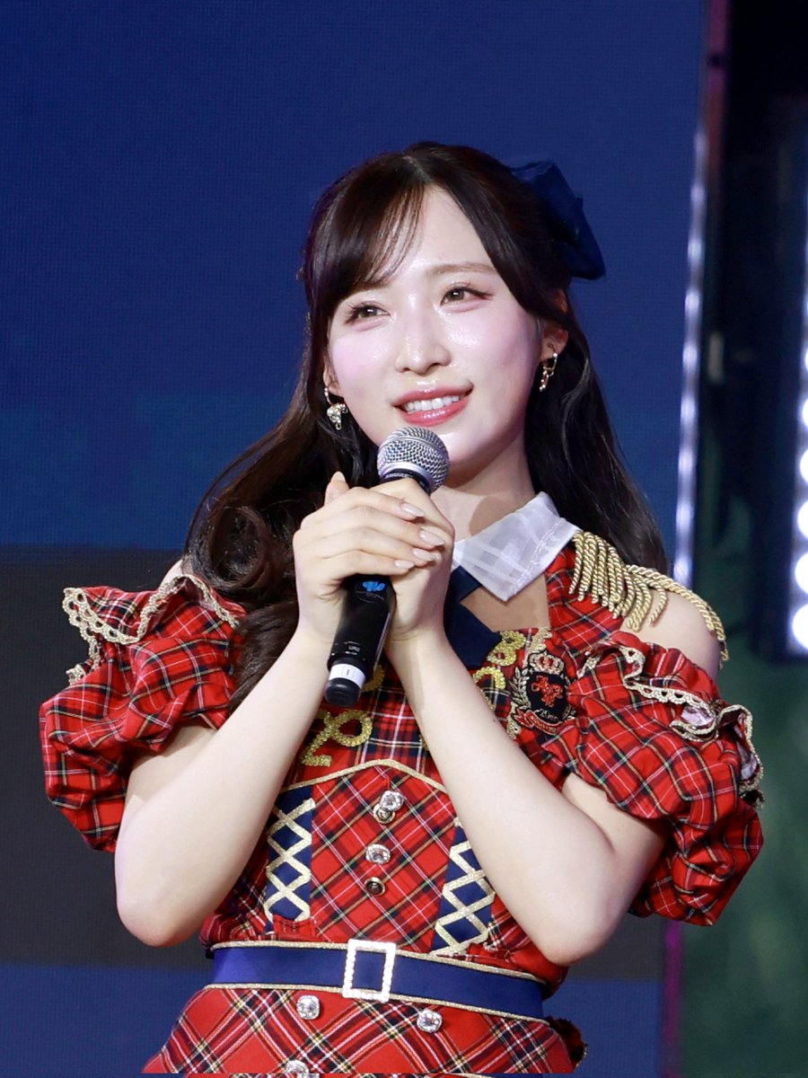 ngt141's tweet photo. She could've bailed on us when AKB was declining

But she didn't. She stayed with us through the highs and lows

She was there, carrying the responsibility of the group and bearing its burdens at such a young age

She could've left and pursued another career when AKB48 seems like a lost cause

She's the true face of the group, one who never abandons their companions, even in troubled times

This cute girl has the qualities of a great leader
DO NOT. 
EVER. 
QUESTION HER LOYALTY TO THE GROUP.