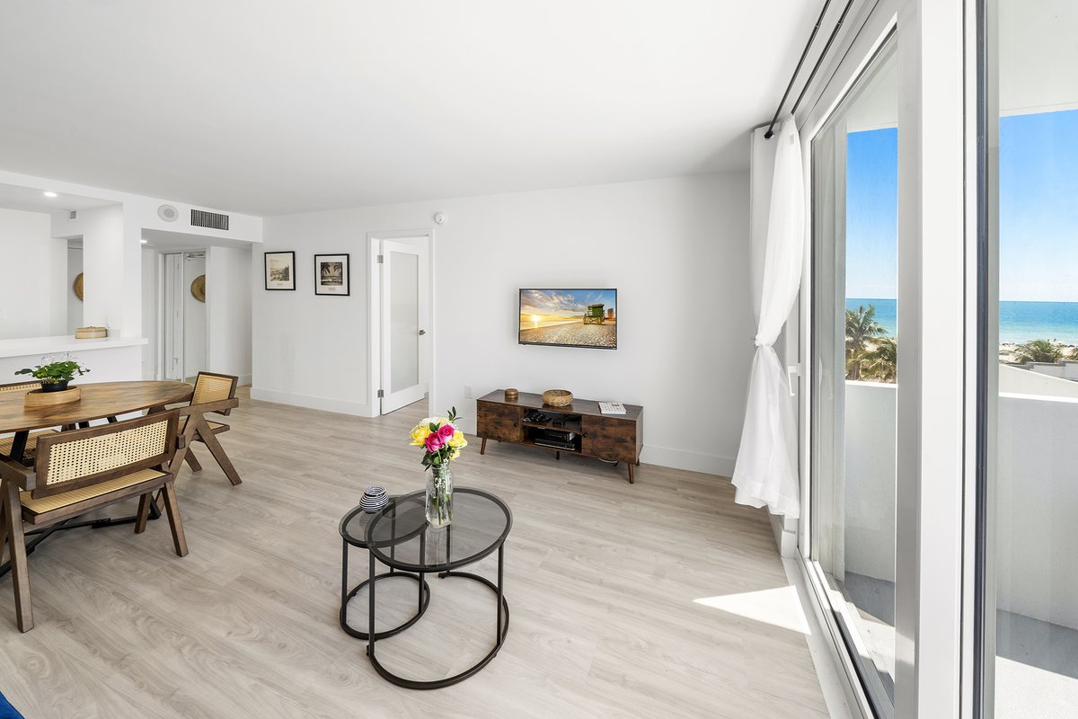 claudefla01's tweet photo. Stunning beach condo rental 1Bdr/ 1Bth in Famous Southpointe! https://t.co/nPzO8qR3Sb https://t.co/PogACicdNx