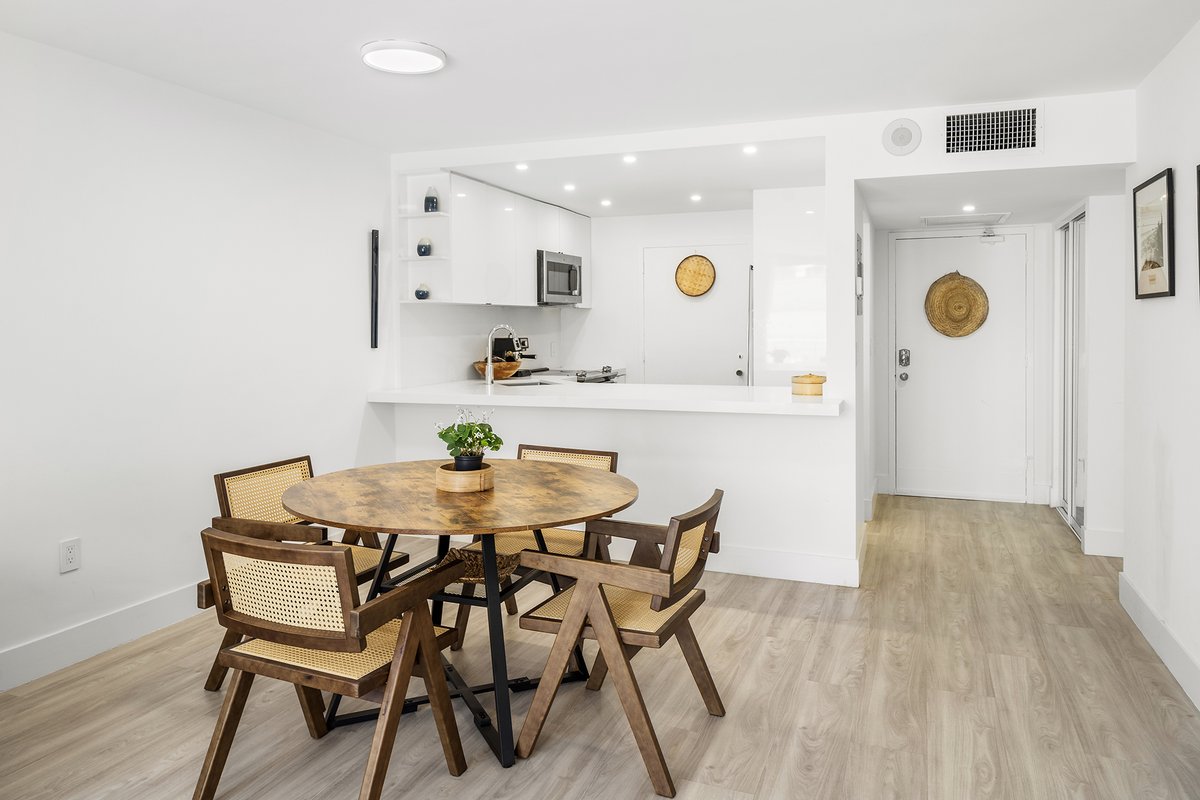 claudefla01's tweet photo. Stunning beach condo rental 1Bdr/ 1Bth in Famous Southpointe! https://t.co/nPzO8qR3Sb https://t.co/PogACicdNx