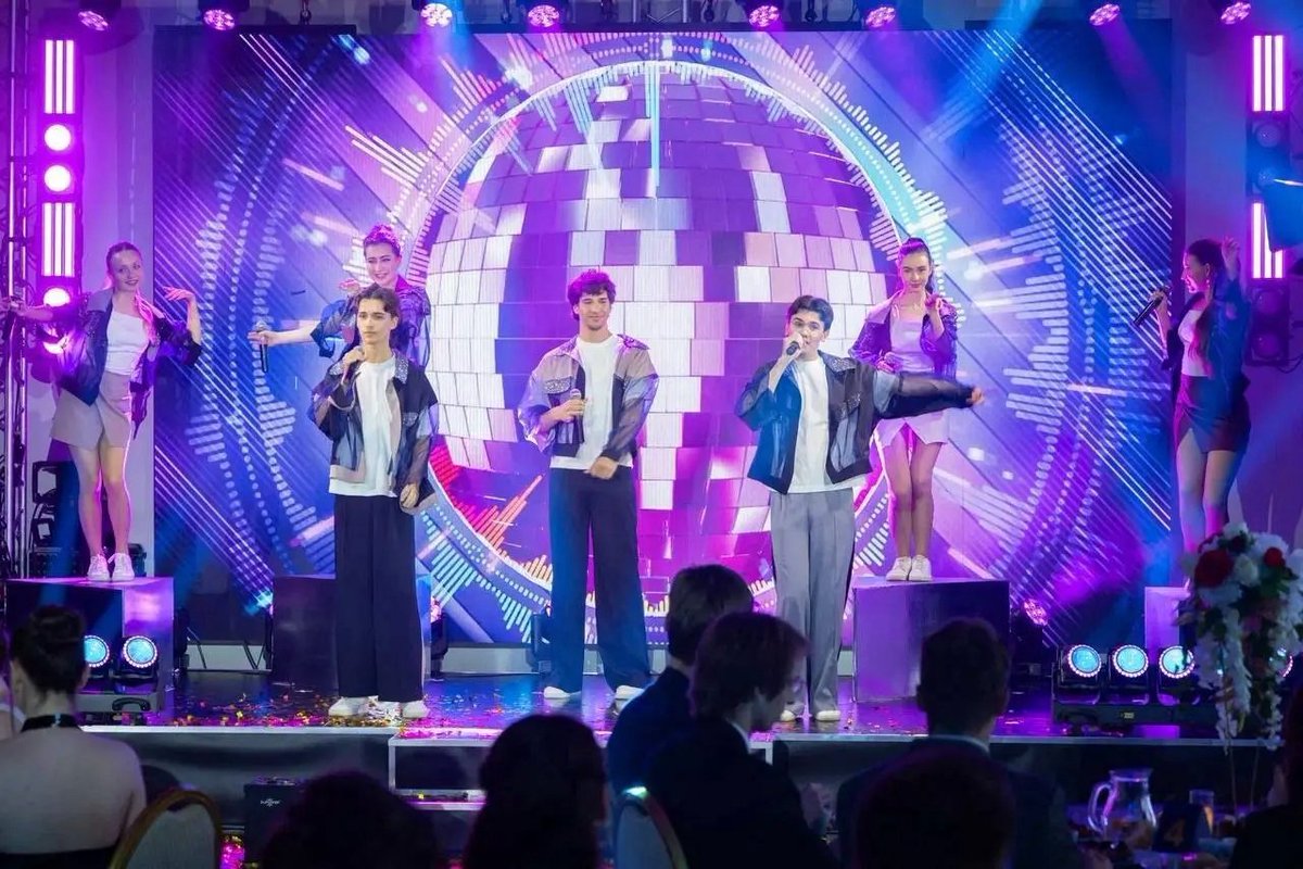 WeJilin's tweet photo. 近日，“大学生之声2026”国际音乐比赛俄罗斯总决赛在中央音乐学校滨海分校举办，符市副市长斯捷格妮、马林斯基剧院滨海舞台首席歌唱家普列汉诺夫、“巴里”媒体集团负责人列夫丘克、吉林省广播电视台吉祥音乐中心副总监戚丽敏等担任赛事评委。 
#Jilinstories #Jilinfriends https://t.co/RWU4EiU7Ld