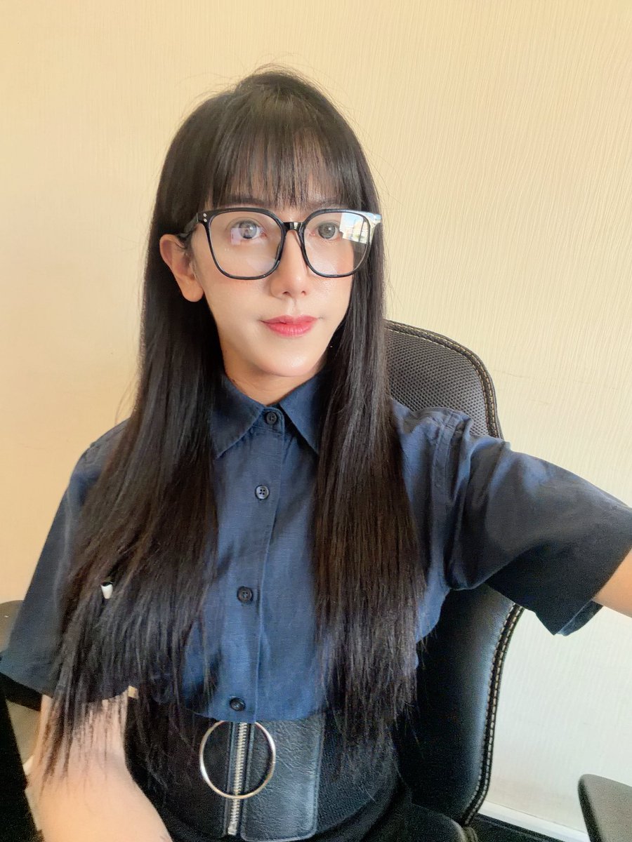 exo_kris1069's tweet photo. 我又缺一位同事了🥺
有沒有人在找工作？還是想換跑道？
工作內容簡單
環境在冷氣房
認真私訊我🙏
我手把手教，用手
-
#高雄 ＃三民 #鳳山 #單身 #自住 #約 #喝酒
#唱歌 ＃原住民 ＃體育生 #健身 #黝黑
#台客 #刺青 ＃職軍 ＃高壯 https://t.co/GE661TMIo7