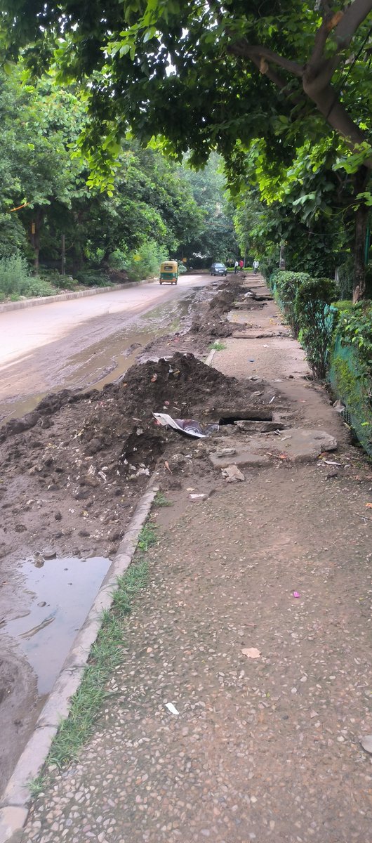 prav_1985's tweet photo. @Suhelseth @NayabSainiBJP @DC_Gurugram Sector 32 , look how drainage cleaning is done ..All silt again back to drainage after rain .. https://t.co/ChAY6Hpexo