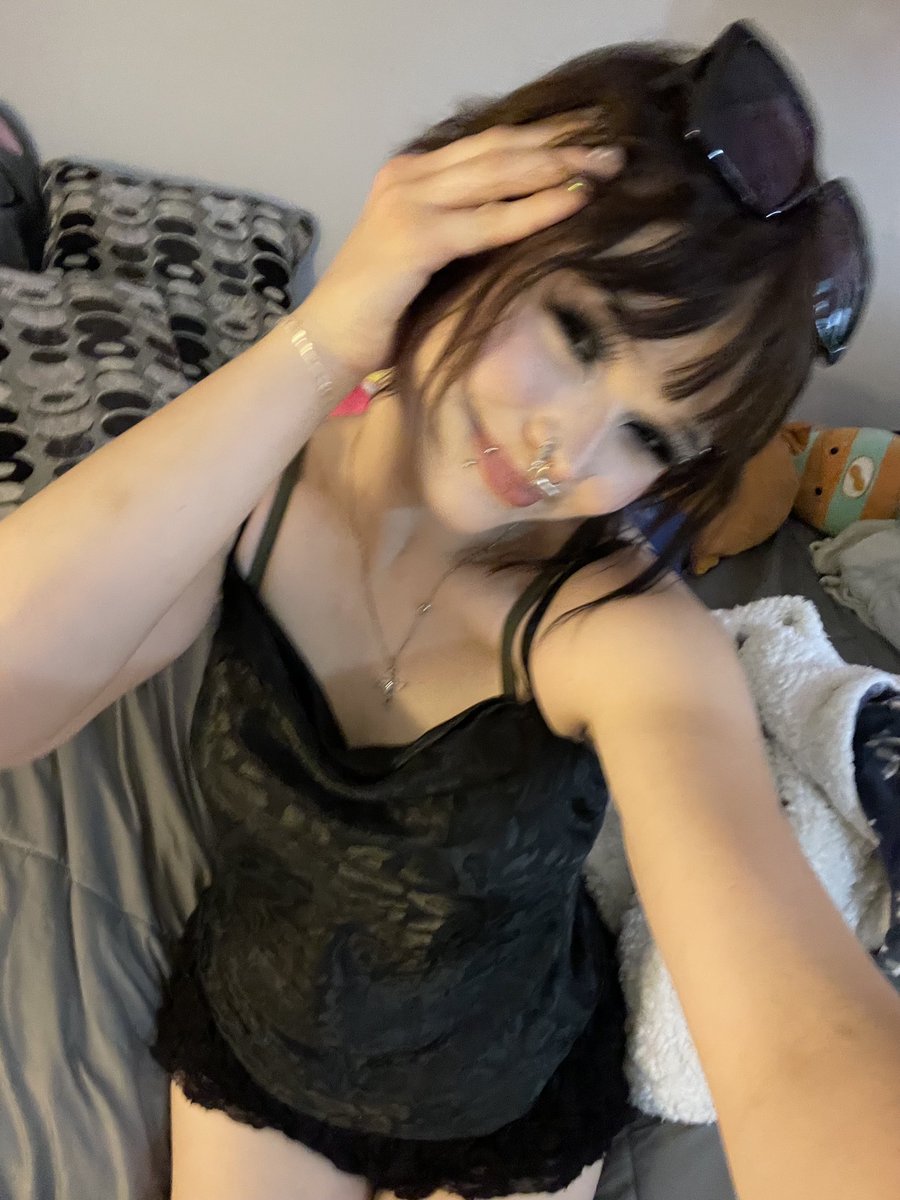 nataliewest92's tweet photo. the camera understood me today https://t.co/UchOXcyYL1