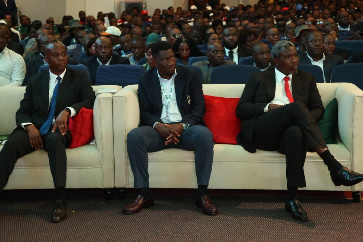 masibanda_'s tweet photo. Basa rinoitwa nevarume ava muZimbabwe towards budiriro yemunyika ihombe ,let's appreciate them Dr Tagwirei and Honourable Scot Sakupwanya https://t.co/f1gvEGsJuk