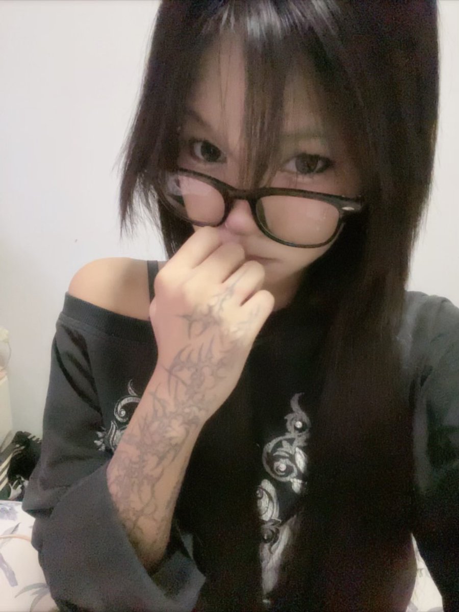 why3z's tweet photo. ไอแว่น https://t.co/LBUyK3lXwK