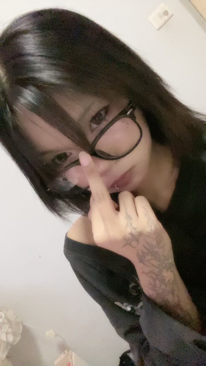 why3z's tweet photo. ไอแว่น https://t.co/LBUyK3lXwK