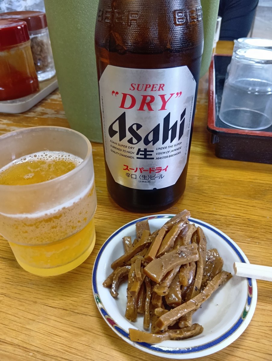 hhh_diary's tweet photo. 前から興味のあったみんみんラーメン初訪♪

バラチャーシューメンマを注文。

濃いめのスープと粗めの刻みタマネギが合いますね。

バラチャーシューを選んで、正解でした。柔らかくて、美味しかったです。

味のしっかりしたお通しのメンマもビールのお供に最高でしたよ (⁠^⁠^⁠) https://t.co/zDhlJ7oyWb