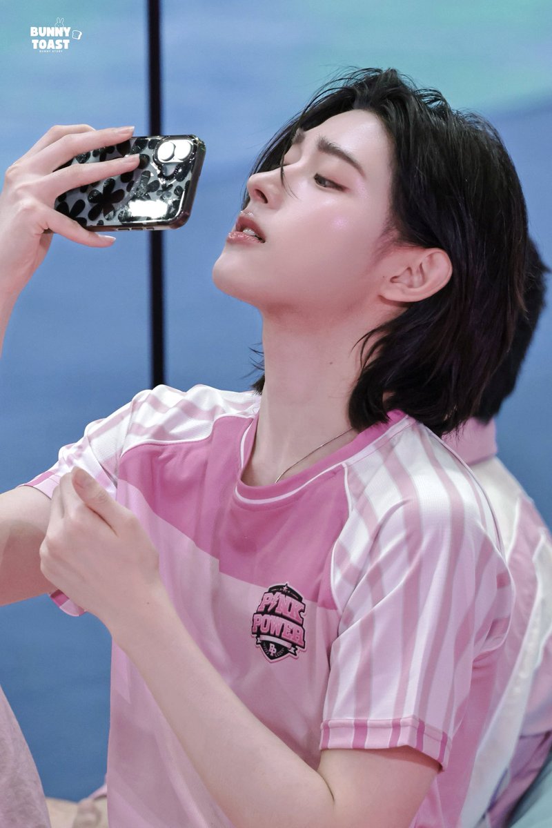 sxhinx's tweet photo. โห side profile โหดสัส 😭😭 ดมดแต๊งกิ้วฟีฟ่า ดมดแต๊งกิ้วธนัชนะ แงงงงงง https://t.co/FAReJqqDz9