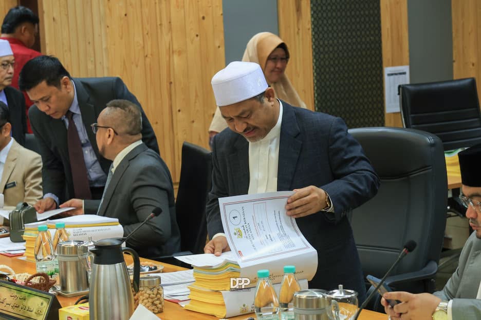 mb_kelantan's tweet photo. 21 Safar 1448 / 05 Ogos 2026 - Agenda rakyat sentiasa menjadi keutamaan dalam setiap persidangan Majlis Mesyuarat Kerajaan Negeri Kelantan. YAB Ustaz Dato' Panglima Perang Menteri Besar Kelantan bersama barisan Ahli Majlis Mesyuarat Kerajaan Negeri, https://t.co/tn193XnnuT