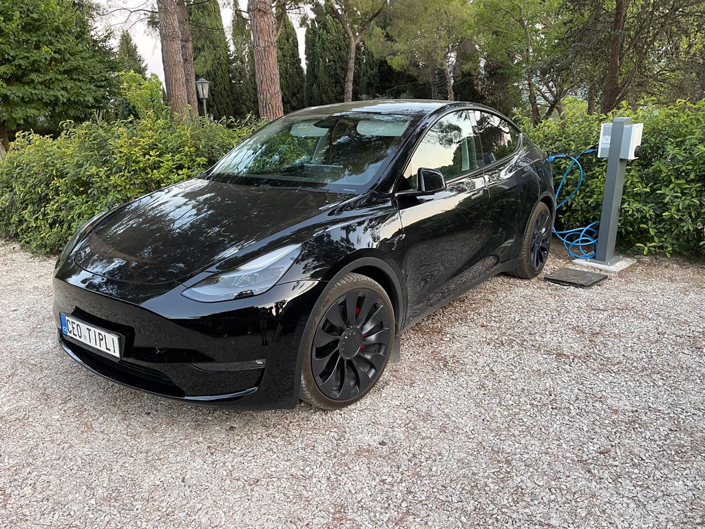 michalhardyn's tweet photo. Agriturismo Tenuta dei Conti Faina, kousek od Todi. 

Bývalé benediktinské opatství z 11. století, dnes ho vede milá a úžasná rodina s vlastní vinicí a olivovým hájem (dá se ochutnat víno i olej). 

Půl hodiny na dálnici A1. Velké klimatizované apartmány, bazén, výhled do kraje.

My platili 125 eur/noc za dvě ložnice.

Odkaz na Booking: https://t.co/ukUajZgEKJ