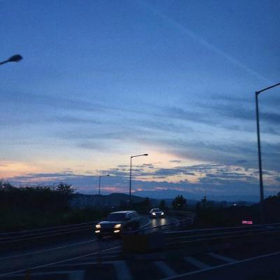 NSappakit's tweet photo. Depth is expensive because it costs the approval of people who prefer the surface. 💐 💎 https://t.co/xrh8RuC0i8