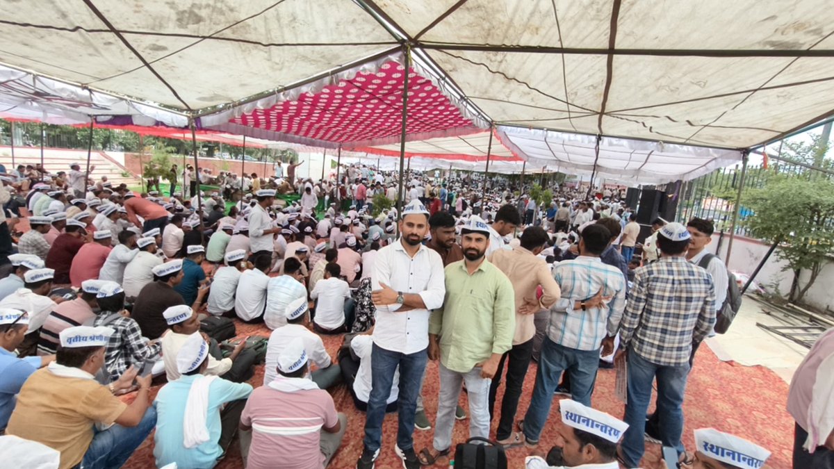 Sunil__Ahir's tweet photo. हजारों शिक्षकों की एक ही आवाज़,,,,

"हमें चाहिए सिर्फ़ ट्रांसफर!"

#तृतीय_श्रेणी_शिक्षक_मांगे_ट्रांसफर
#तृतीय_श्रेणी_ट्रांसफर
#महाआंदोलन_05_अगस्त
#जयपुर_चलो
@SachBedhadak 
@DainikBhaskar @zeerajasthan_ @ZeeNews @ZeeNewsEnglish https://t.co/2HahXFEqmZ