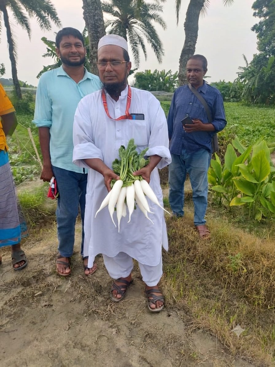 NasafiAgro's tweet photo. The best radish #Mascot33 in the world is available in Bangladesh.
নাসাফি সিড—মানসম্মত বীজ, সমৃদ্ধ ভবিষ্যৎ! https://t.co/PXxYMVf1oZ