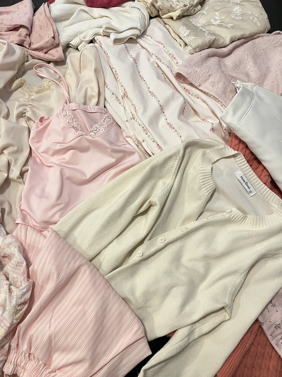 f1oramuse's tweet photo. ส่งต่อเสื้อผ้ามือ 1-2 ลงวันนี้ 18:00น.
📮ค่าส่ง 40.- | รี+ปัก ลด 5.- ♥️

#ส่งต่อเสื้อผ้า #ส่งต่อเสื้อผ้ามือสอง #เสื้อผ้ามือสอง  #เสื้อผ้ามือสองสภาพดี #เสื้อผ้ามือ2 https://t.co/t3kVQrqqwR