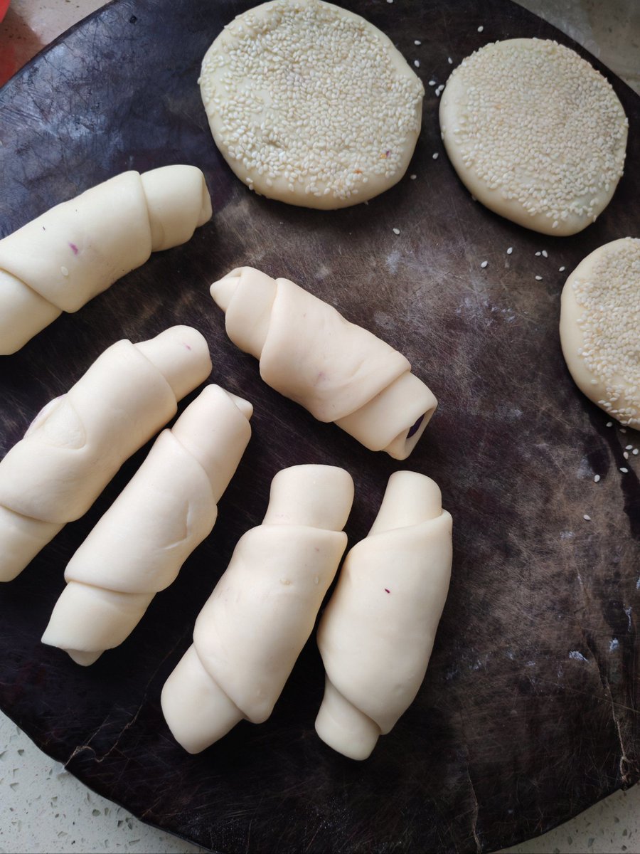 22kryto's tweet photo. Just baked flaky croissants for the first time  The buttery aroma filling my tiny kitchen is pure magic—worth every minute of folding dough! #BakingJoy #HomemadeTreats https://t.co/VMrmIYIqsX