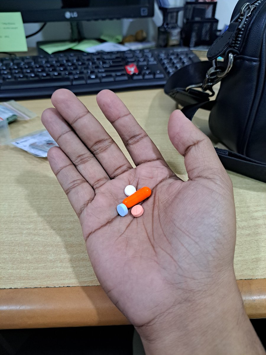 caeruleus_me's tweet photo. Flu tapi obatnya sebanyak ini. Belum kemasukan tremenza, kalo udh minum tremenza bisa tidur ini selama meeting
Tapi emang parah sih, hidung sampe gak kecium bau apa2 dan lidah ga bisa ngerasain rasa https://t.co/WkBqR26l84