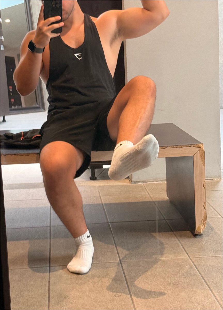 jockexe's tweet photo. Sweaty start of the day 💦🦶🏻 https://t.co/Abl54Z9FQa