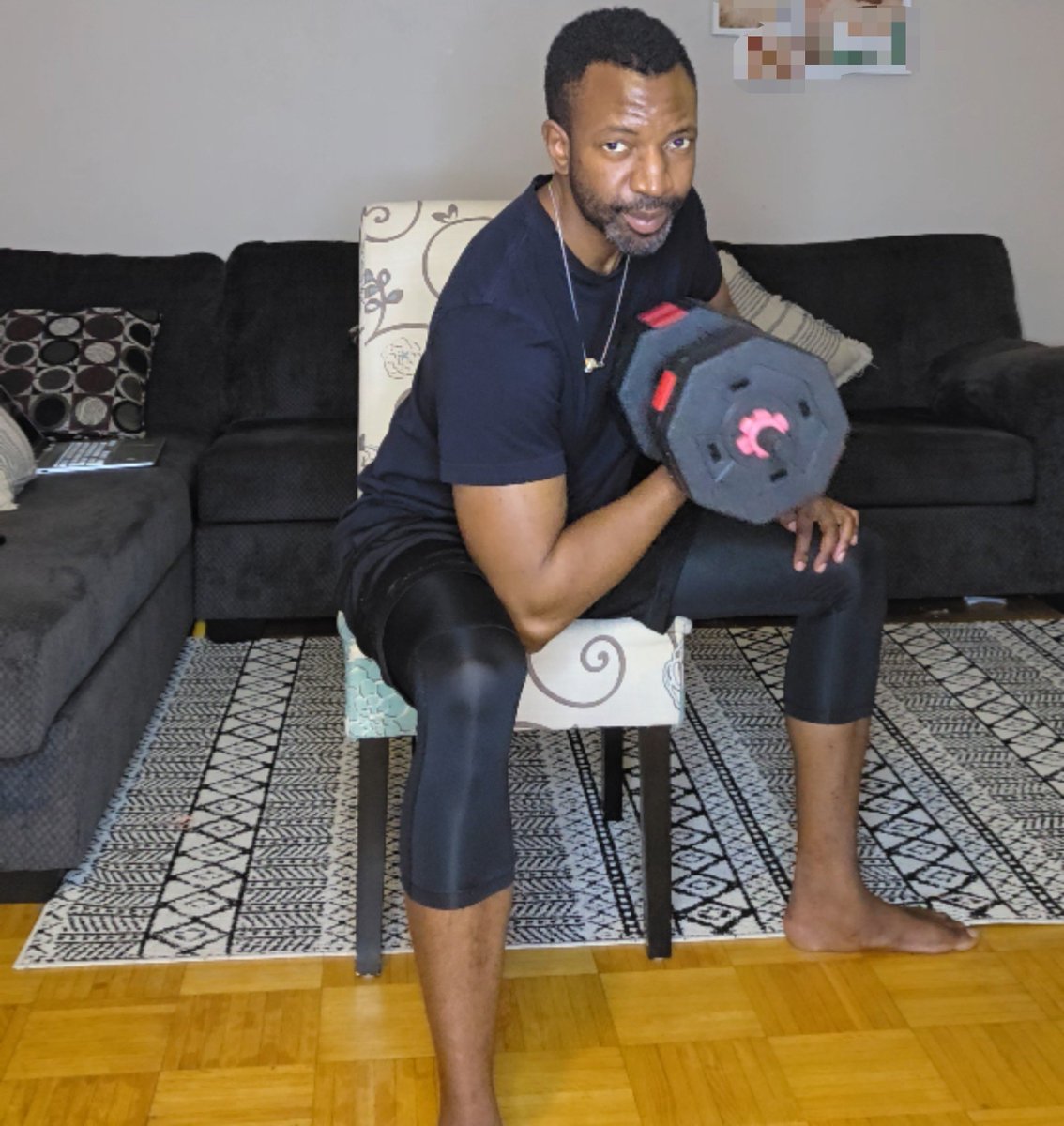 Fit_With_Keith's tweet photo. So ive revamped my dream of my own fitness empire and it starts with sharing my own experiences. So ill be working, logging &amp; recording. And learn from my mistakes ! Anything to get to the goal. Let's Go!!

Today's #DumbbellDanger workout was #Arms (#biceps &amp; #triceps) https://t.co/zX7OrbDrnC