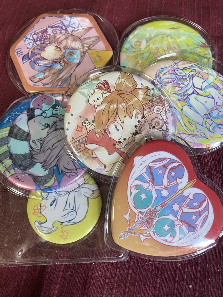 chariot_hati's tweet photo. オリジナルの缶バッジが溜まってきました
絵柄もジャンルも統一できてないけと集めてみると良い感じに
毎回、缶バッジの達人さんでのお試し楽しみにしています〜

@badge_tatsujin 
#缶達で作ってみた

#缶バッジ 
#はみえ01 https://t.co/ng6d39fEvq