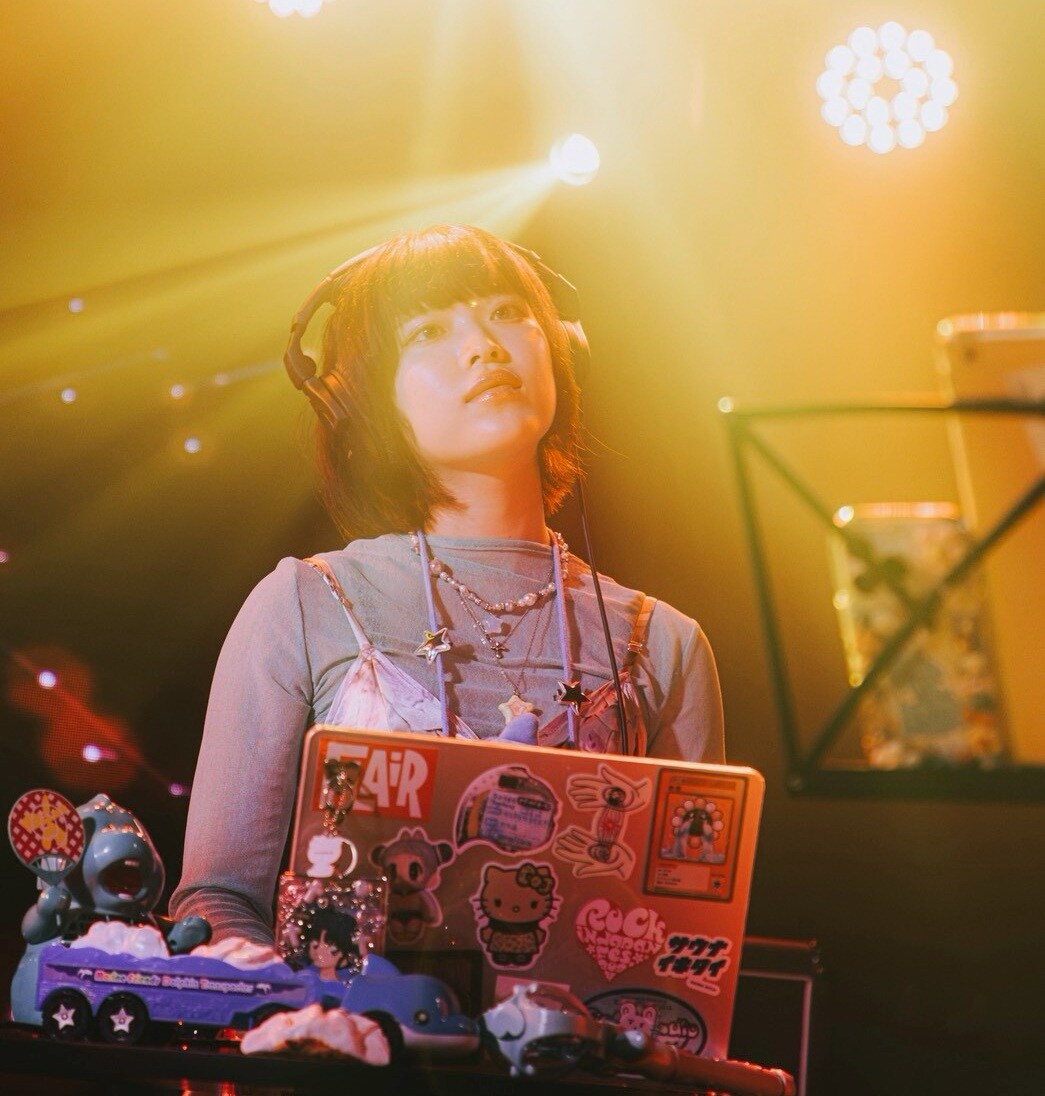 natalie_mu's tweet photo. P4C「夢見るシャンソン人形」配信リリース、DJボーカルのキラキラモモチャン加入（動画あり）
https://t.co/0YvM4hZ9OL

#P4C https://t.co/0jthiK5xdL