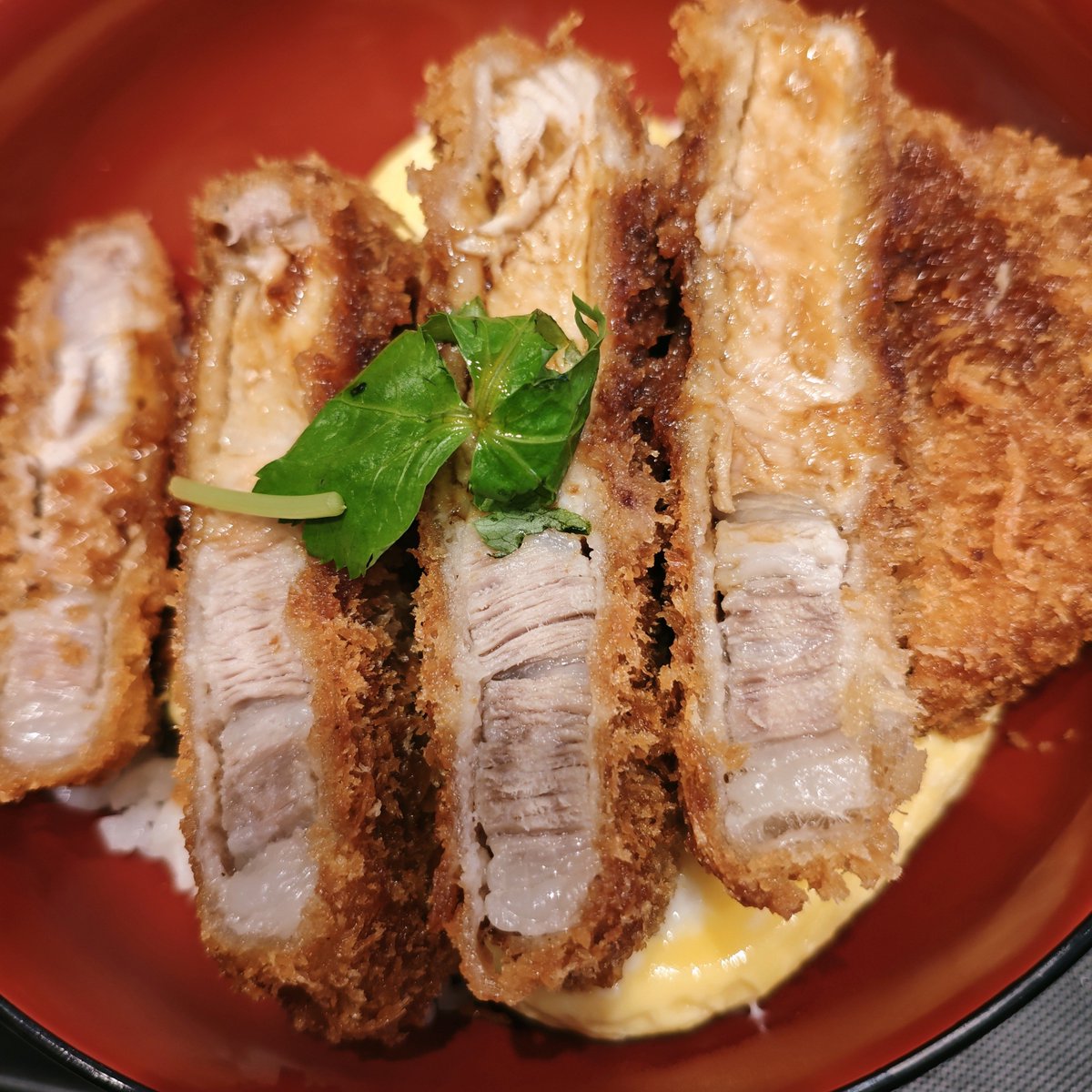 shiba48's tweet photo. 「"超厚"リブロースand玉子のタレかつ丼」
#ランチ #松のや https://t.co/p06Y8l0Sdj