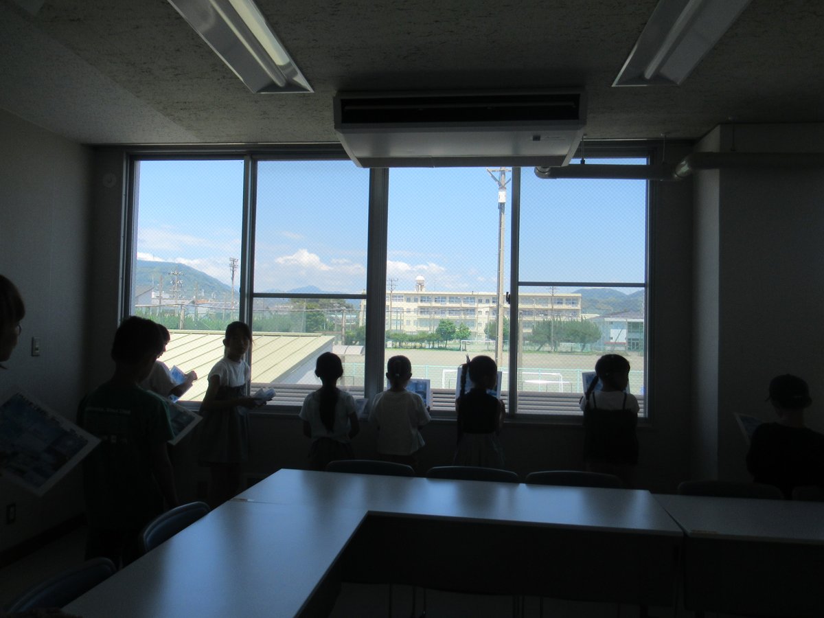 tsujisgk's tweet photo. 「夏休み！こどもお天気教室」を開催しました☀️
実験やクイズを交え、楽しみながらお天気について学びました‼️みんなで☁️雲の観察をし、色々な種類の雲を見つけることができました。ますますお天気に関心が持てたようです☺️
#辻交流館　#夏休み　#こども講座 https://t.co/rcaFl5nMXz