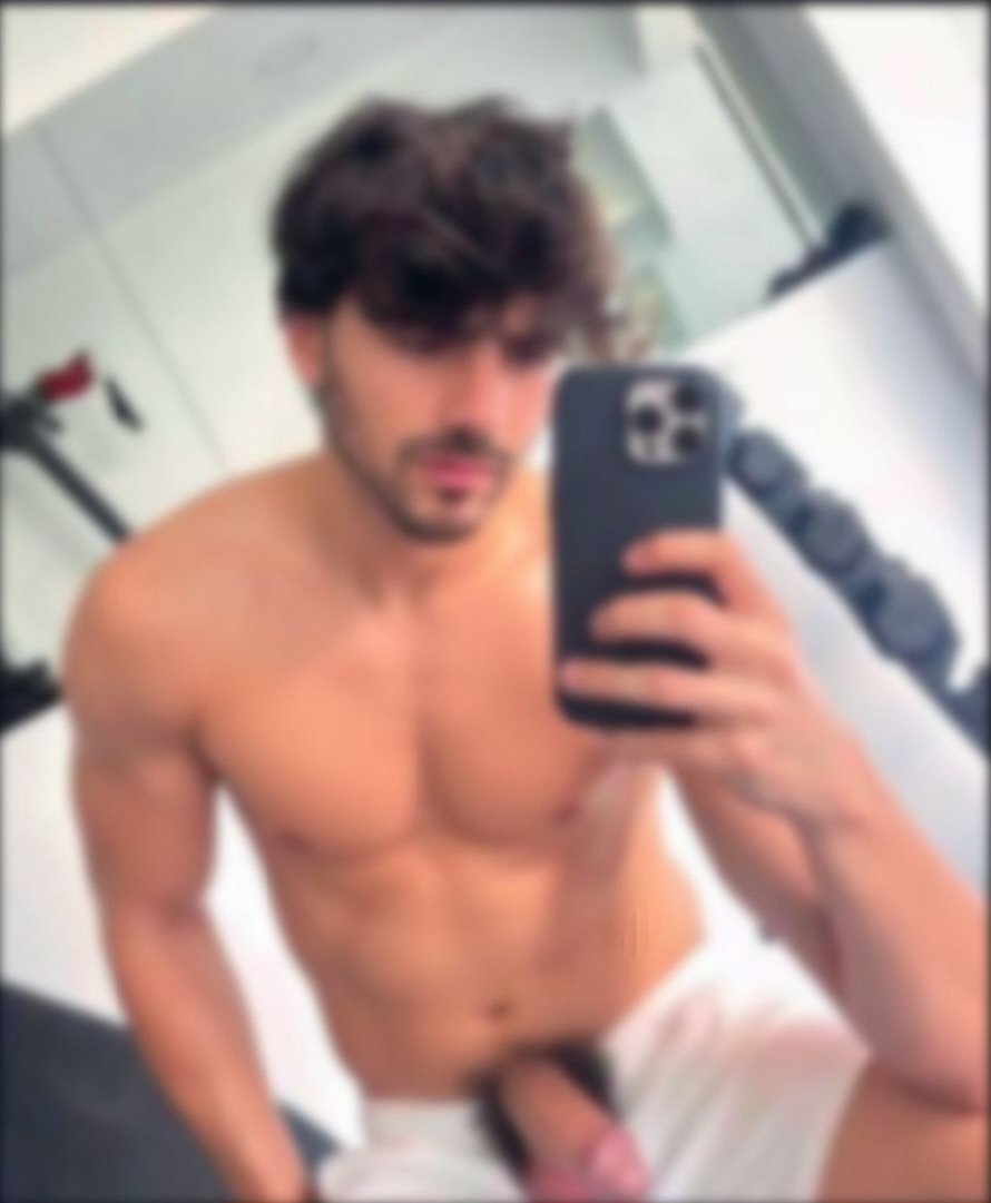 SelenaQuin40991's tweet photo. El pack de fede vigevani https://t.co/9KHm3lDxah
