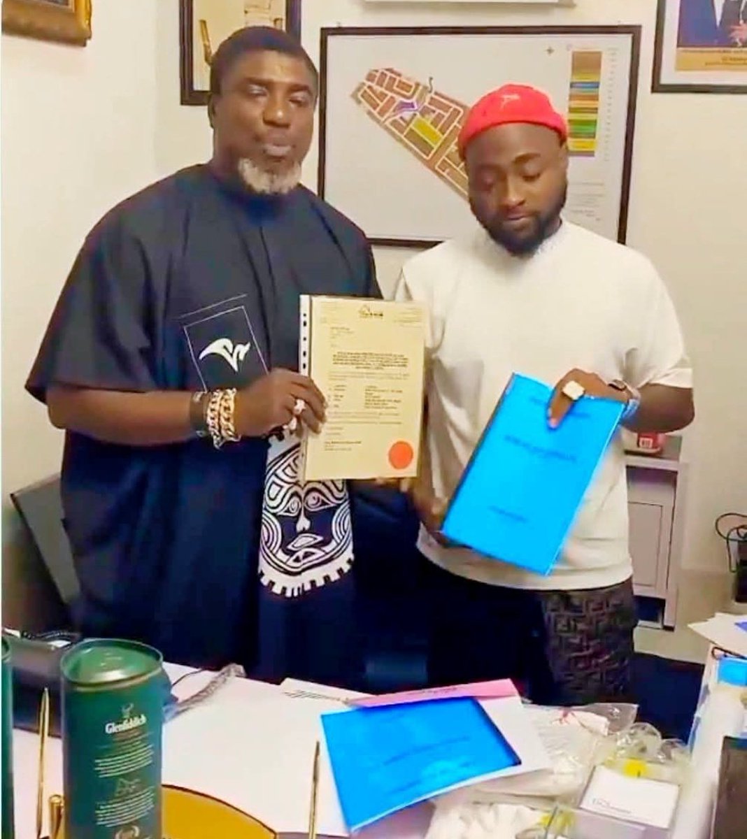 ovatvofficial's tweet photo. Back in 2020 when  Billionaire OChacho gifted davido a 1200sqm of land. https://t.co/MYrONOaqkB