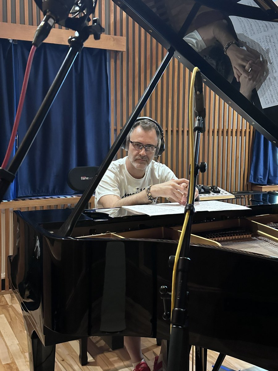 AnaliaSelis's tweet photo. Insfarsit saptamana trecuta am înregistrat, alături de pianistul Ștefan Doniga, albumul in limba dragă , dragă mea, limba română. 

Mellowdy Studios, un mic paradis pentru orice muzician care vrea să se concentreze, în liniște, ca sa iasa un album de înaltă calitate 💙 https://t.co/K7qBQ8lfgW