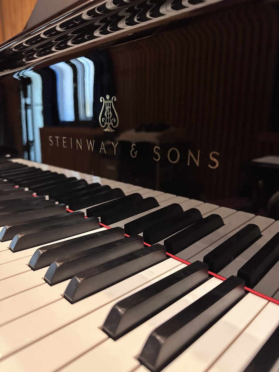 AnaliaSelis's tweet photo. Insfarsit saptamana trecuta am înregistrat, alături de pianistul Ștefan Doniga, albumul in limba dragă , dragă mea, limba română. 

Mellowdy Studios, un mic paradis pentru orice muzician care vrea să se concentreze, în liniște, ca sa iasa un album de înaltă calitate 💙 https://t.co/K7qBQ8lfgW