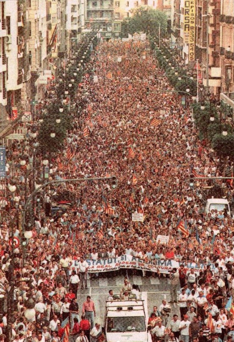Sentandreu's tweet photo. Juny 1997-2027
 XXX Aniversari de la manifestació front a la creació de l'Academia Valenciana de la Lengua @AVLoficial 
#StopCatalanisme #StopCatalanismo https://t.co/KIkShFd813