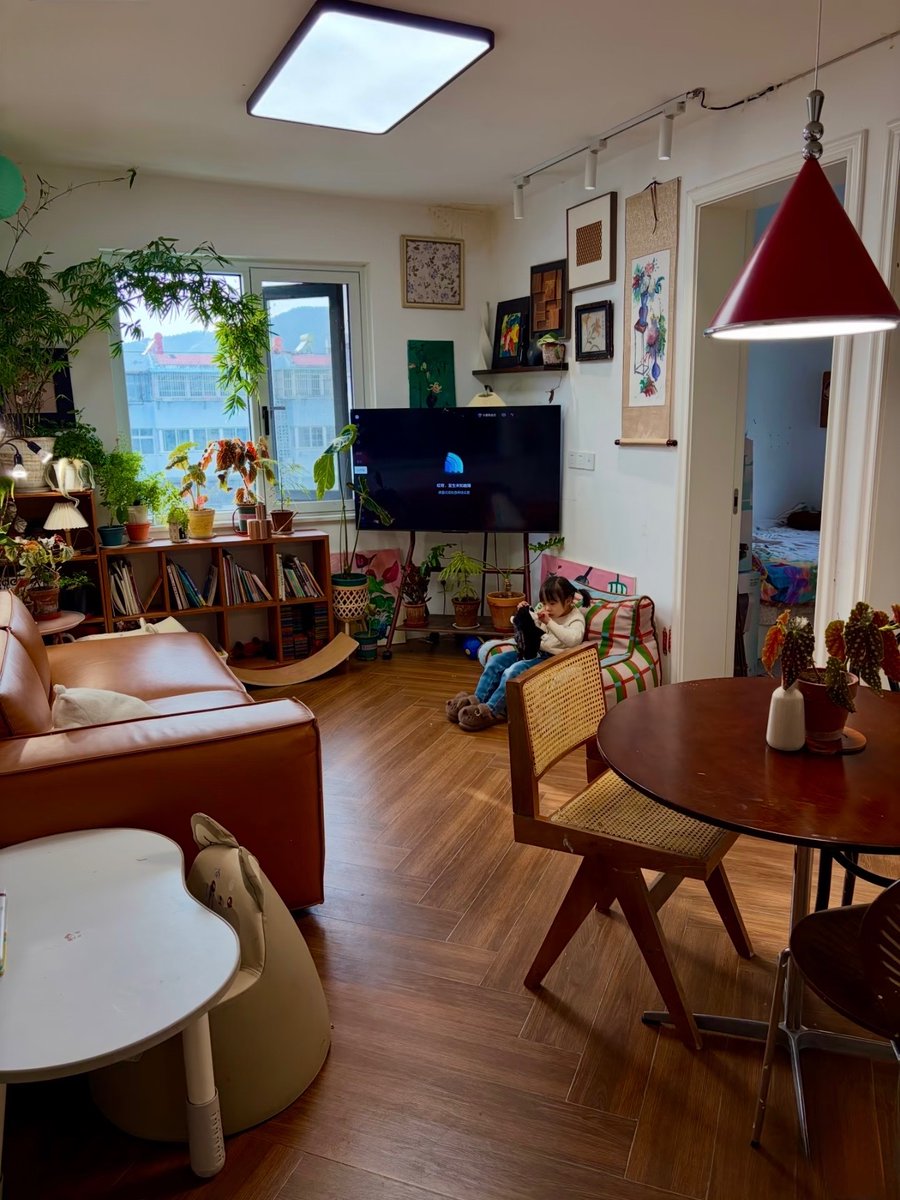 sekarwangikuu's tweet photo. Creating a cozier and more comfortable space for kids.

before                                                 after https://t.co/qpNufYY8uG