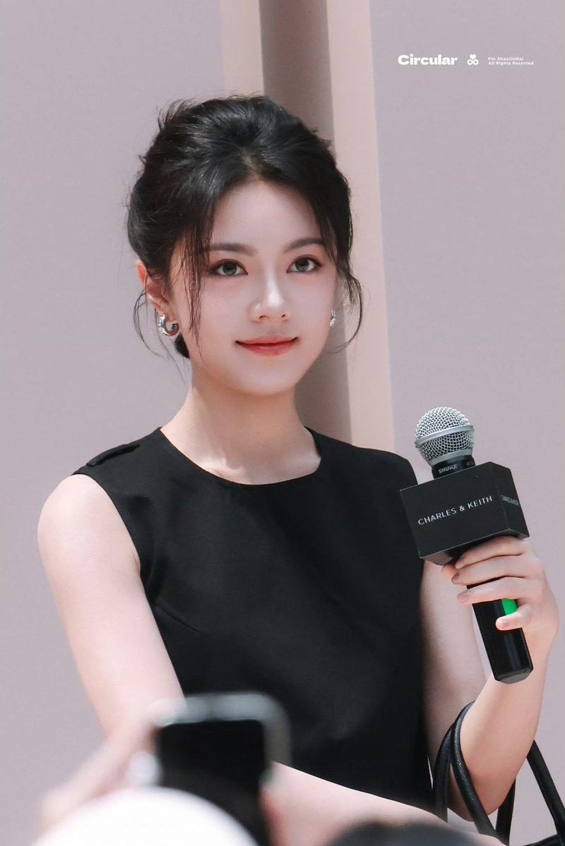 linlideguo's tweet photo. its illegal to be this pretty 

#ZhaoJinmaixCharlesKeith @Charles_Keith https://t.co/9dwU7amZt5