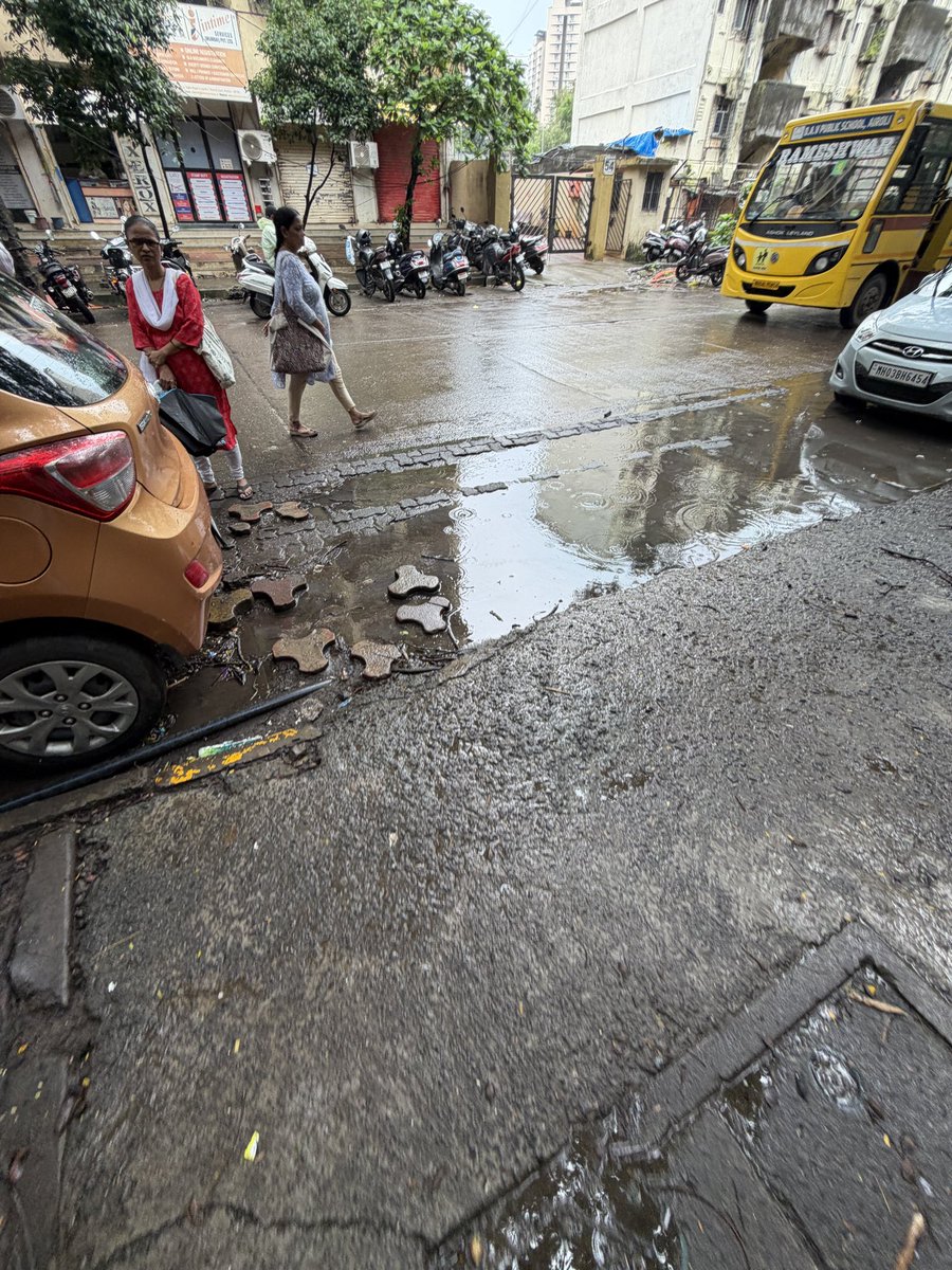yashmod123's tweet photo. @mybmc how can Vikhroli registration office be maintained so dirty plus entry for old people to walk is very difficult 

Crores of rupees would be generated via this office request you to maintain some cleanliness so experience and f people in good https://t.co/MD9fIVoP4g
