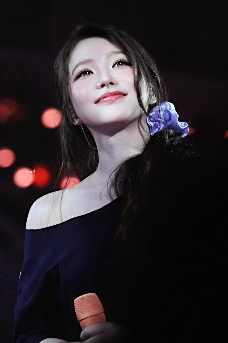 pisceskimty's tweet photo. 260802 A Day in Red &amp; Velvet D3

#REDVELVET #레드벨벳 #YERI #예리 https://t.co/DRLmslknaZ