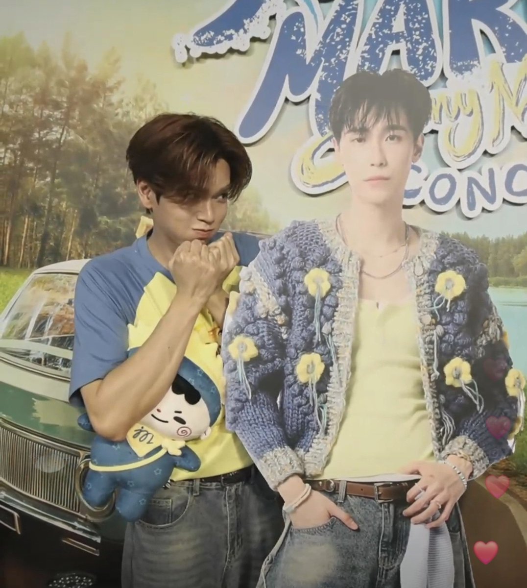 dxxyxx10xx's tweet photo. ถ่ายรูป 4 แบบ
1. เมนจูเนียร์
2.เมนมาร์คจิ
3.เป็นแฟนกันมาดูคอน
4.แต่งงานแล้วพาลูกมาดูด้วย 

ครอบครัวจูม้าคโม่น่ารักมากกกกก 

JUNIORMARKMO HI SUNNYMOON

#JuniorMarkConcertLIVE 
#JuniorMark #junniorrs #markjrtn https://t.co/8O13lGCT4X