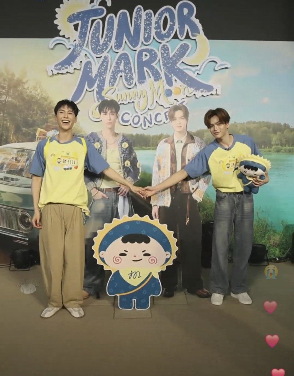 dxxyxx10xx's tweet photo. ถ่ายรูป 4 แบบ
1. เมนจูเนียร์
2.เมนมาร์คจิ
3.เป็นแฟนกันมาดูคอน
4.แต่งงานแล้วพาลูกมาดูด้วย 

ครอบครัวจูม้าคโม่น่ารักมากกกกก 

JUNIORMARKMO HI SUNNYMOON

#JuniorMarkConcertLIVE 
#JuniorMark #junniorrs #markjrtn https://t.co/8O13lGCT4X