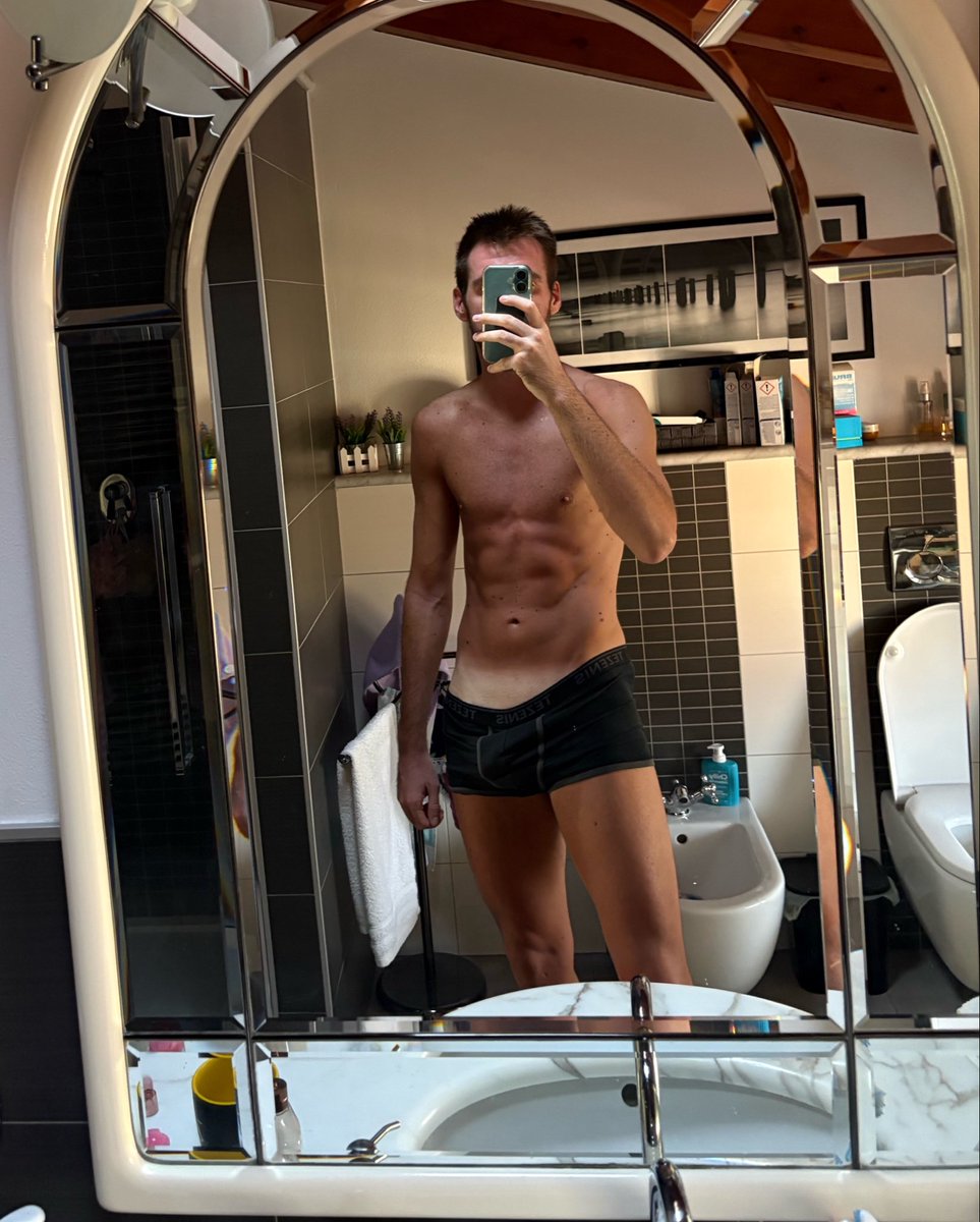 MasterMalpha's tweet photo. Post corsa 🍆🏃
Vi aspetto in dm per toccarvi un po’ le mammelle🤣🤣🏧🏧🏧
#master #findom #cashmaster #slave #rtdrain #rtfindom #subslave https://t.co/PPh4NLAofO