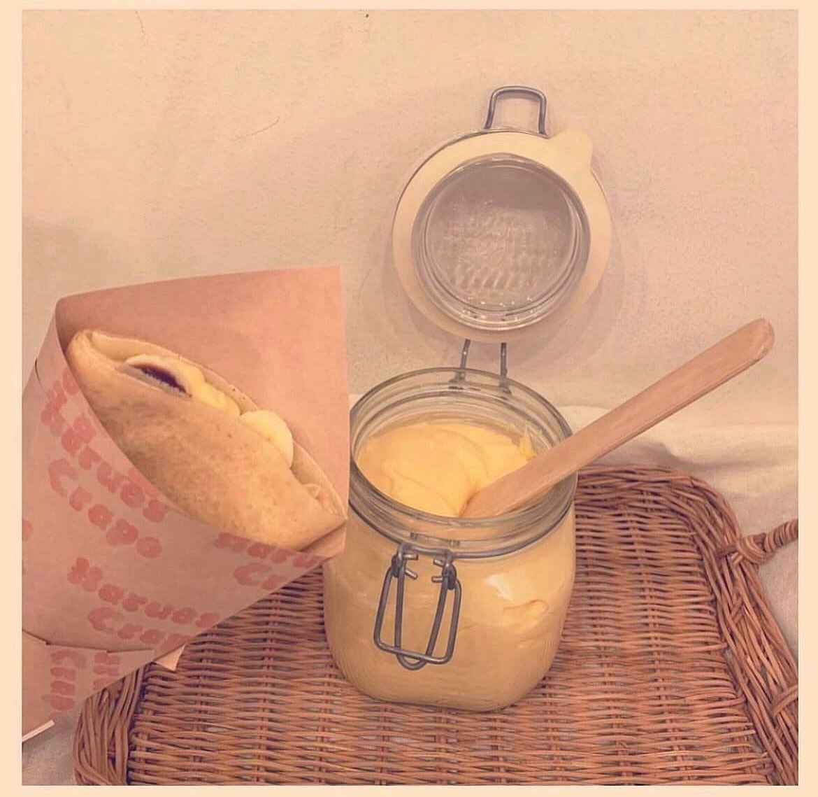 HaruesCrape's tweet photo. .
チョコバナナカスタードクレープ🍌
.
HaruesCrapeのこだわり、
濃厚なのに甘すぎない
手作りカスタードクリーム*+
.
バニラアイスToppingもおすすめ*🍨
.
. https://t.co/R9xl1vArqw