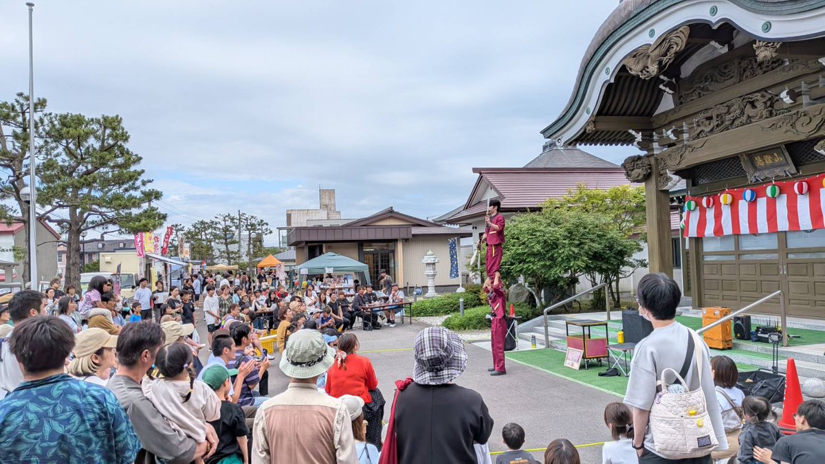 AKLCC_'s tweet photo. 【北海道/苫小牧市】お寺のお祭りイベントに双子パフォーマーPLutoを派遣しました。

#北海道 #札幌 #ホテル
#マジシャン #派遣 #出張
#大道芸 #大道芸人 #呼ぶ

イベントでパフォーマーを呼ぶなら弊社にお任せください！

北海道パフォーマー派遣サービス
https://t.co/SpbuGyhuw4 https://t.co/IOGI9g3uGz