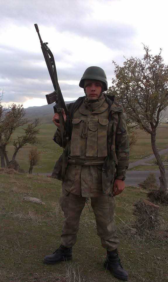 basitbirbirey's tweet photo. 2015 Ağustos-2016 Ağustos 
Şan ve Şerefle gecen 365 gün...
Üzülme Vatan çağırırsan yine gelirim.
#ıspartaterörlemücadele
#muş #hakkari #diyarbakır #tunceli #bingöl
#maviberedüşmezyere
#komandoolmakonurumuzdur https://t.co/sHsNWDPiSu